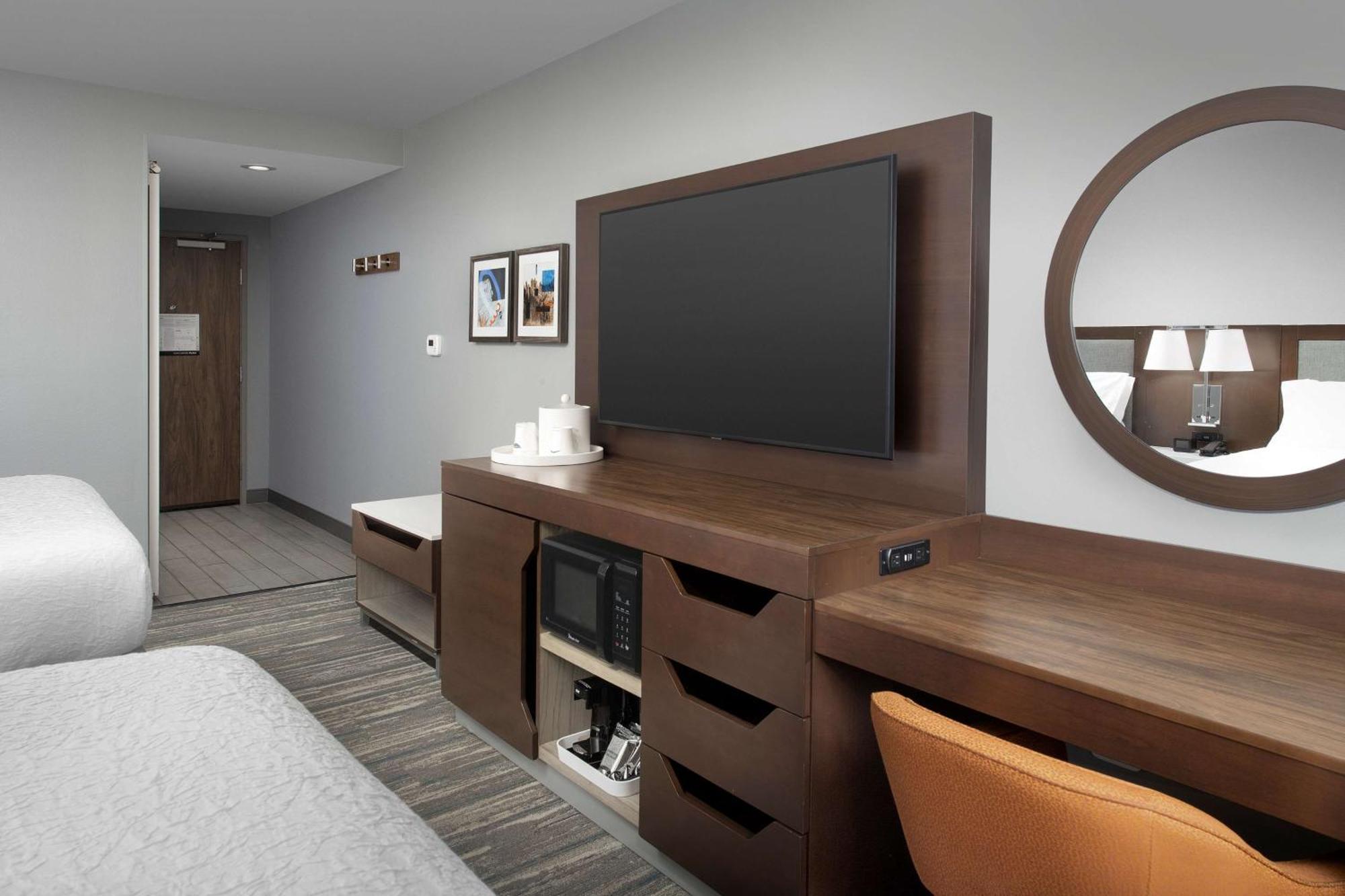 Hampton & Rushmore, Sd Hotel 3*